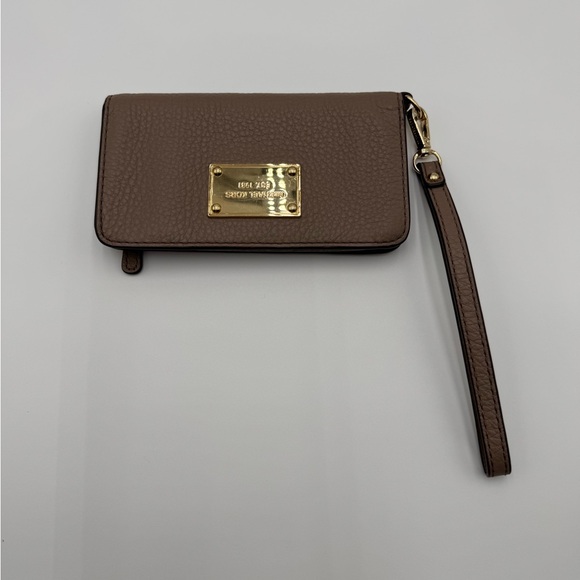 Michael Kors Jet Set Travel Brown Leather Wristlet Wallet - Picture 1 of 4